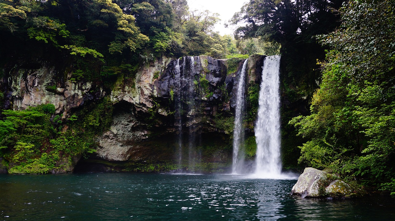 cheonjiyeon-falls-1594590_1280.jpg